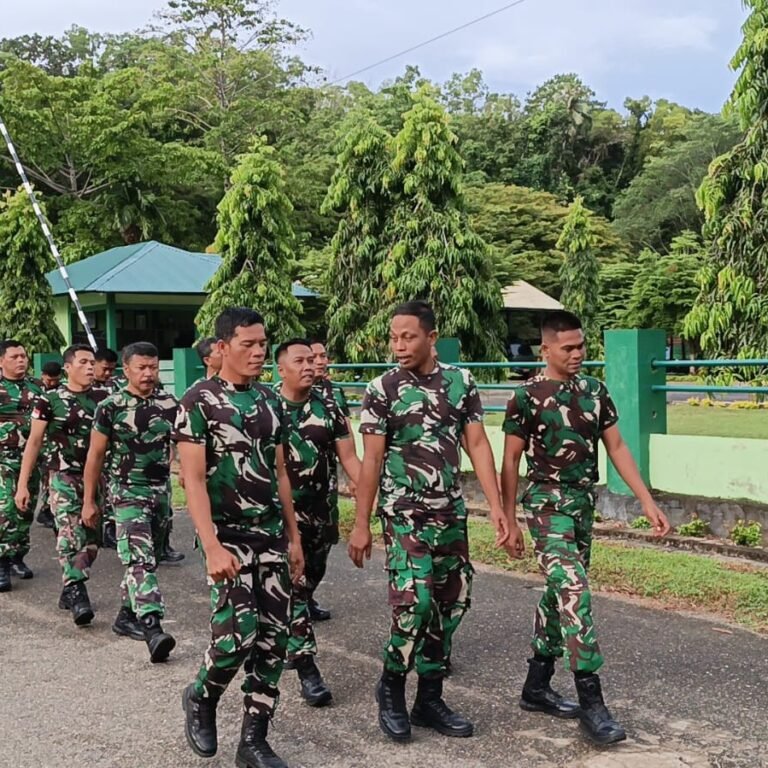 Jaga Kebugaran Prajurit, Kodim 0114/Aceh Jaya Gelar Pembinaan Fisik melalui Jalan Santai dan Penguatan Otot