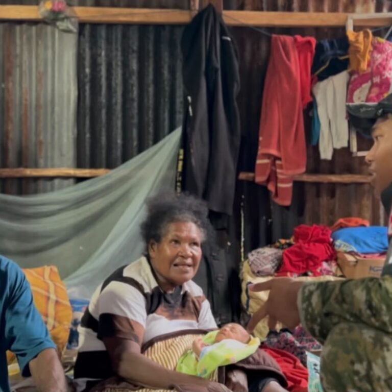 Dari Pengobatan hingga Edukasi, SEHATI Dekatkan Prajurit Yonif TP 859/RBK dengan Warga Supiori