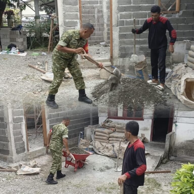 Babinsa Kodim 0105/Aceh Barat Rawat Semangat Gotong Royong Lewat Pembangunan Rumah