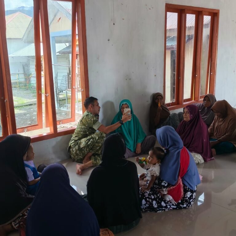 Digitalisasi Data Perlindungan Sosial di Jambomasi Disertai Pendampingan Registrasi KTP Warga