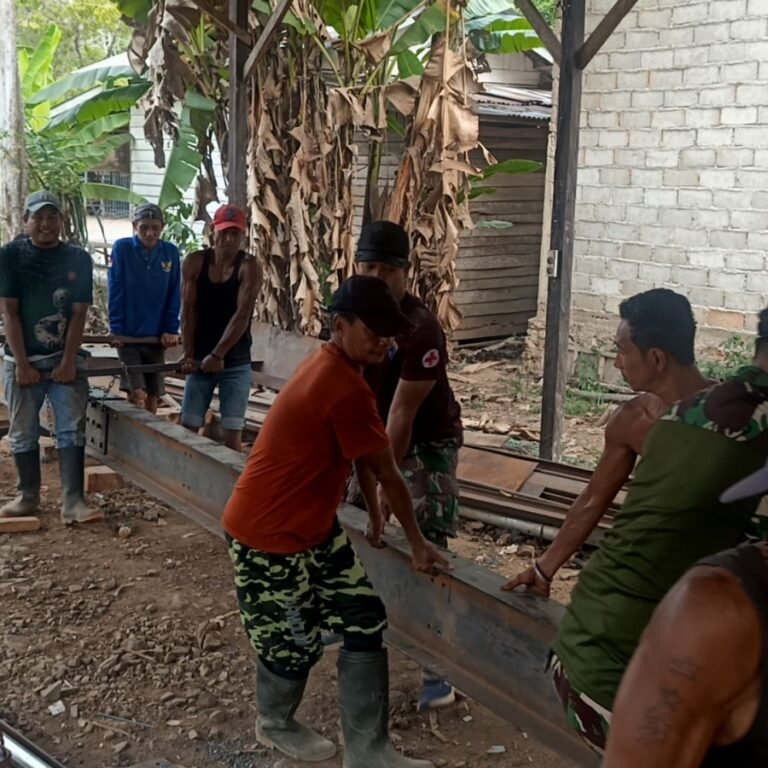 Bersama Rakyat, Kodim 1003/HSS Rakit Konstruksi Besi Jembatan Garuda