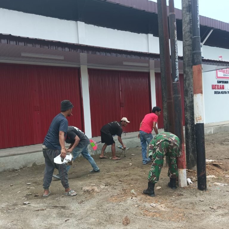 Gotong Royong Warga Kuta Tuha Rawat Kebersihan dan Fasilitas KDKMP di Panga Aceh Jaya