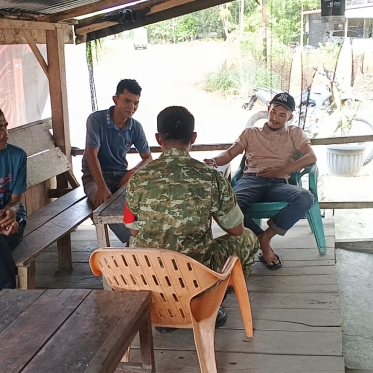 Babinsa Koramil 03/Setia Bakti Sampaikan Informasi Penerimaan Bintara dan Tamtama