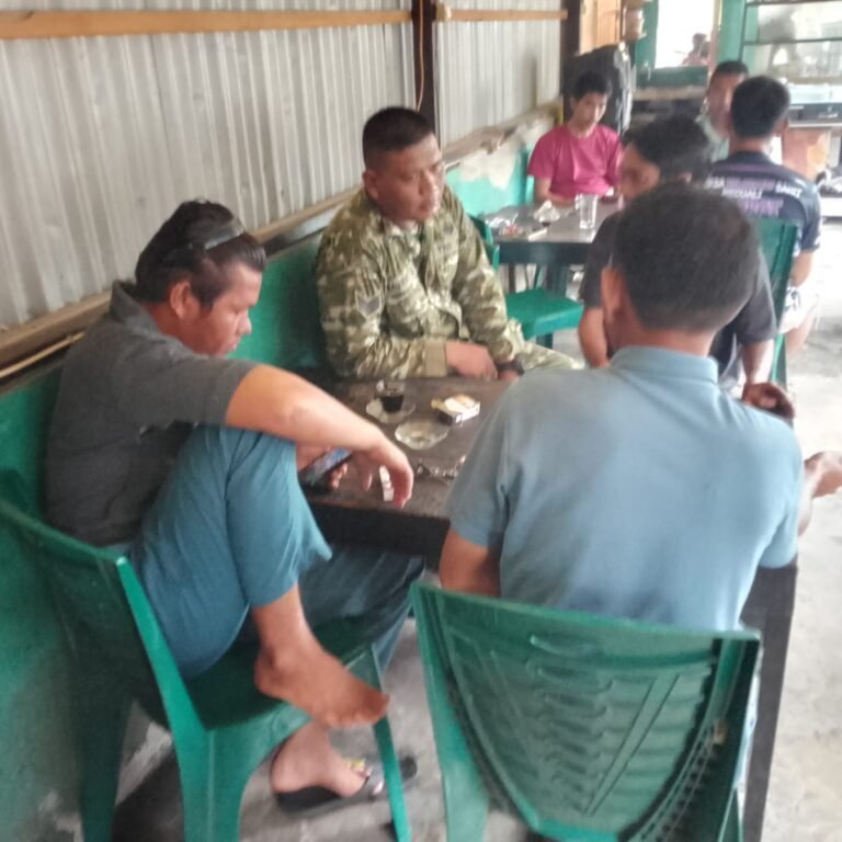Babinsa Kodim 0115/Simeulue Rawat Kedekatan dengan Masyarakat Teupah Barat