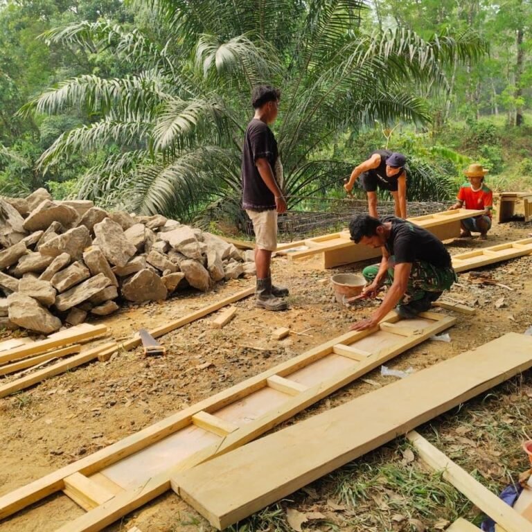 Awal Pengerjaan Jembatan Garuda Tahap VII, Kodim 1010/Tapin Gandeng Warga Salam Babaris