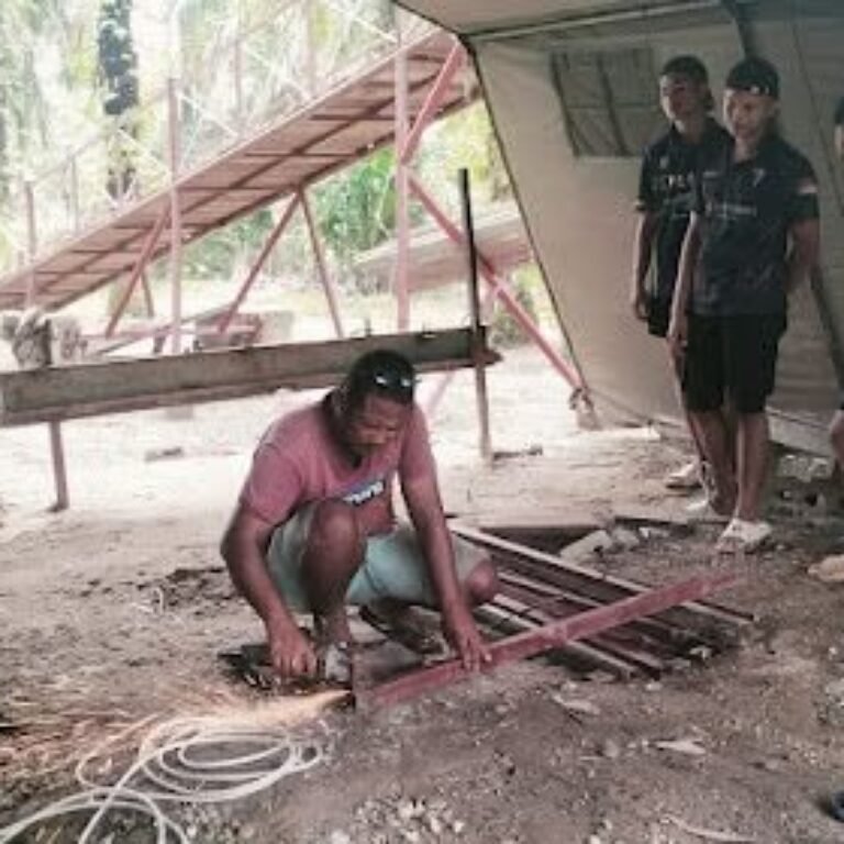 Besi Galangan Jembatan Serasah–Cibubukan Ditata Ulang oleh Kodim 0109/Aceh Singkil dan Yon TP 957/LU