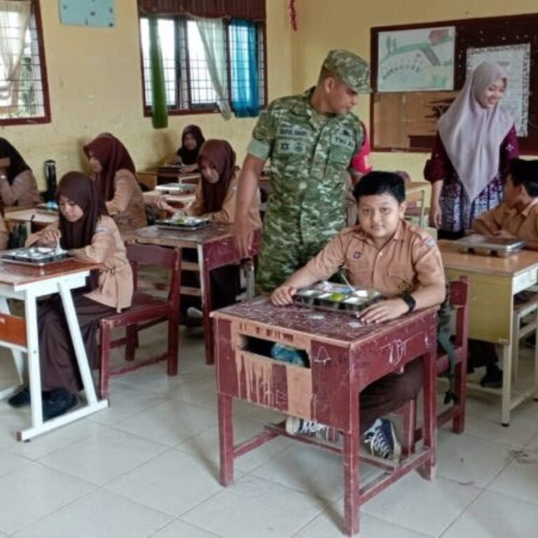 Serda Saiful Bahri Dampingi Penyaluran MBG di SMPN 3 Beutong