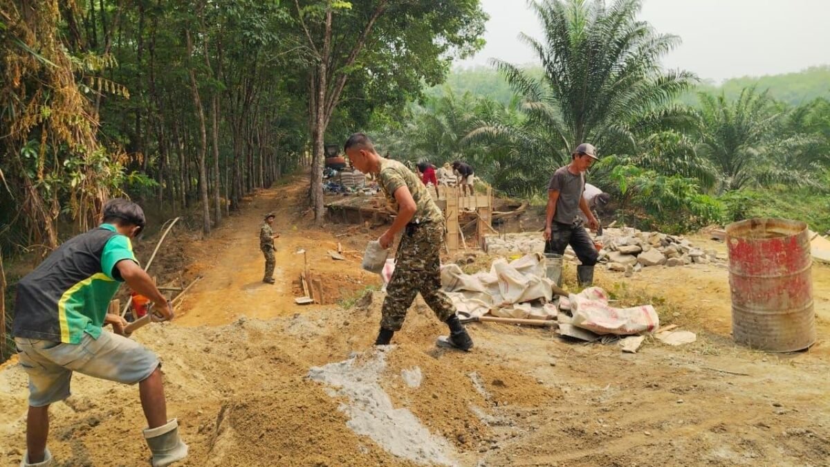 Gotong Royong Dorong Progres 30% Pembangunan Jembatan Garuda Tahap VII di Tapin