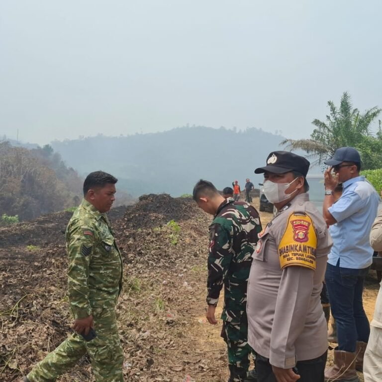 Babinsa dan Tim Gabungan Temukan Sumber Api Terisolir di Tepian Langsat