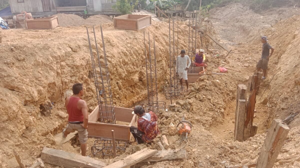 Penguatan Pondasi Jembatan Merah Putih di Cipta Graha Dimulai dengan Pemasangan Besi Cakar Ayam
