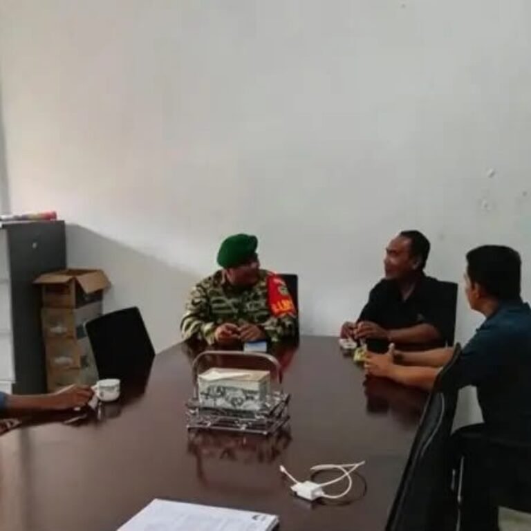 Pertemuan Babinsa dan Aparatur Gampong Batee Shoek Bahas Keamanan Warga