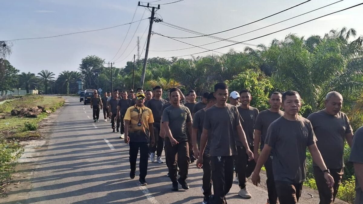 Jalan Bersama Jadi Pilihan Prajurit Korem 012/Teuku Umar pada Jumat Sehat