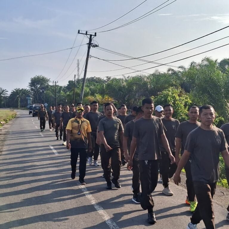 Jalan Bersama Jadi Pilihan Prajurit Korem 012/Teuku Umar pada Jumat Sehat