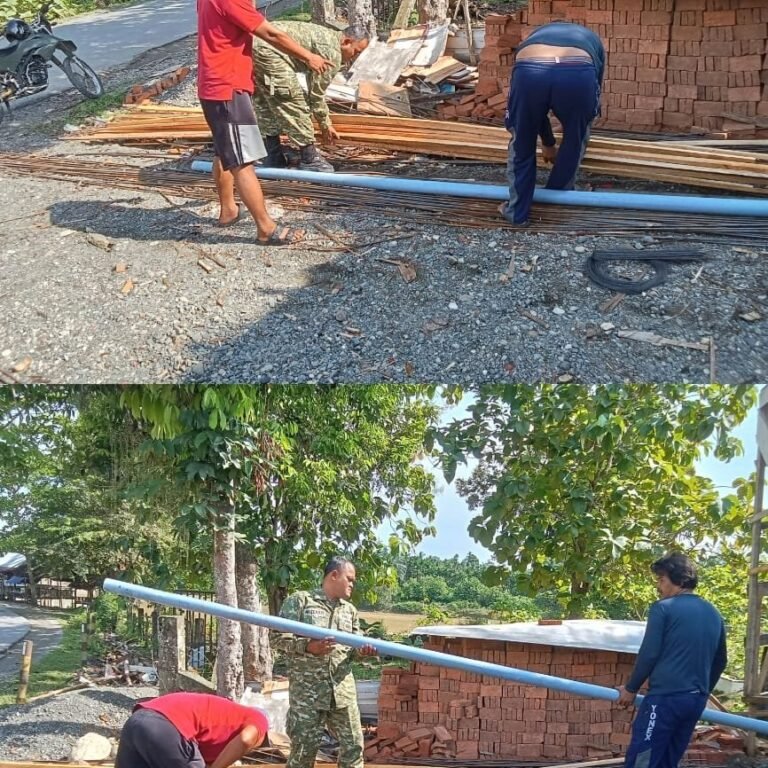 Aksi Nyata Babinsa di Tanjung Bunga: Angkut Material untuk Ringankan Warga