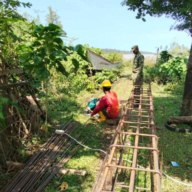Tahapan Konstruksi KNMP: Rangka Besi Pondasi Pabrik Es Dikerjakan di Suak Seumaseh