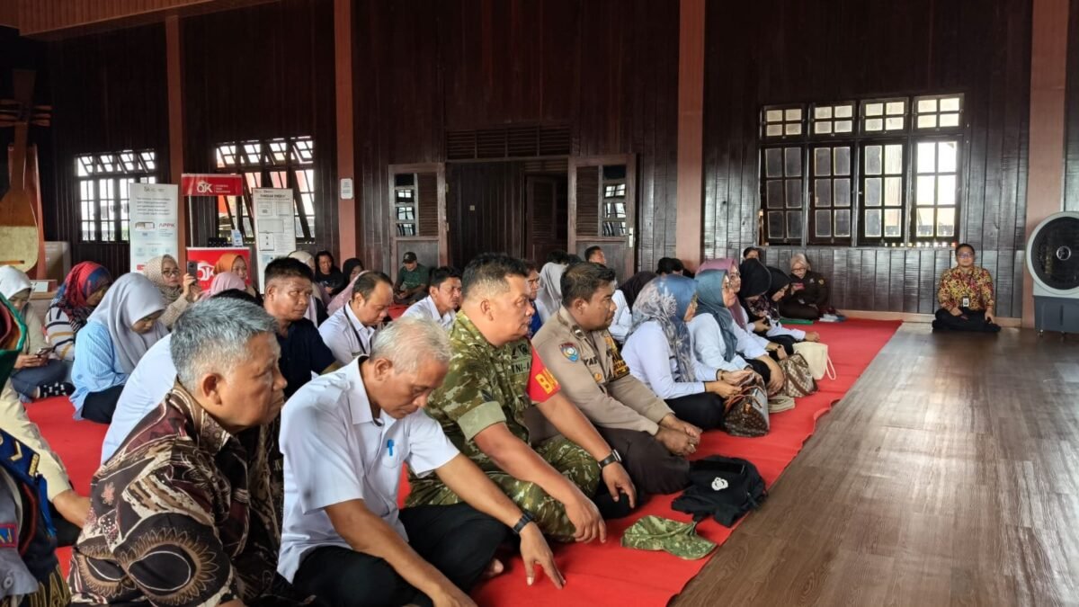 Persiapan Sosialisasi Edukasi Keuangan: OJK dan Masyarakat Adat Kutai Gelar Koordinasi di Sangatta Utara