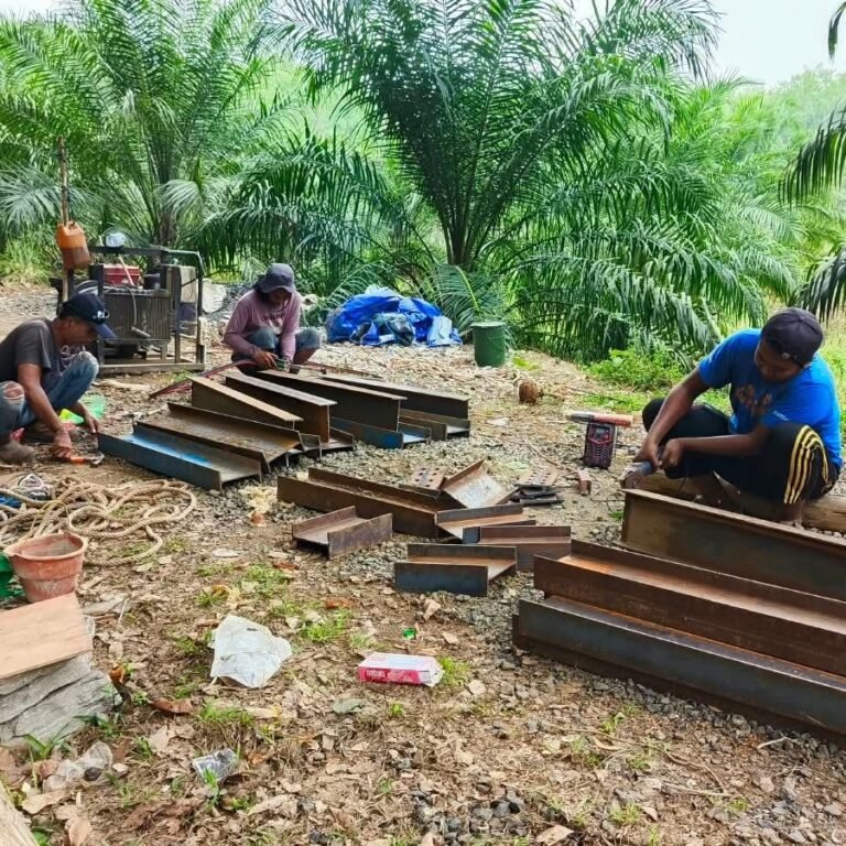 Setengah Jalan, Jembatan Garuda Tahap VII di Salam Babaris Lanjutkan Pemotongan dan Pengecatan