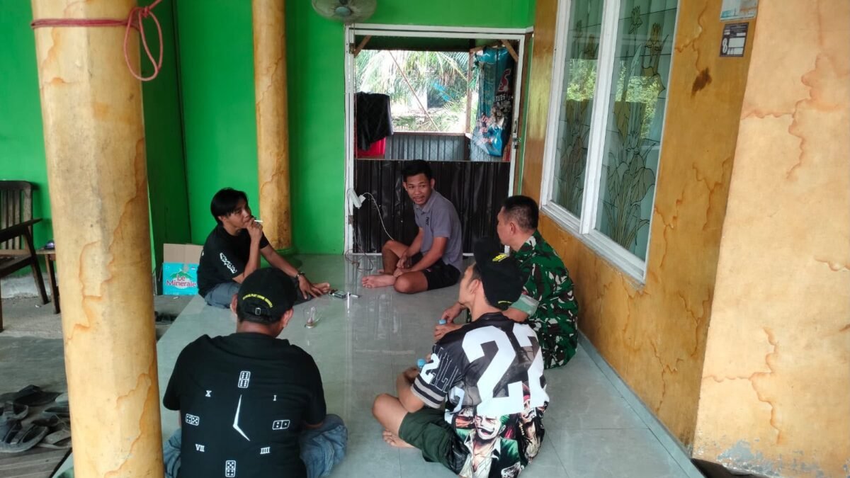 Babinsa Koramil 1010-06/CLS Lakukan Komsos Door to Door, Informasikan Penerimaan TNI AD