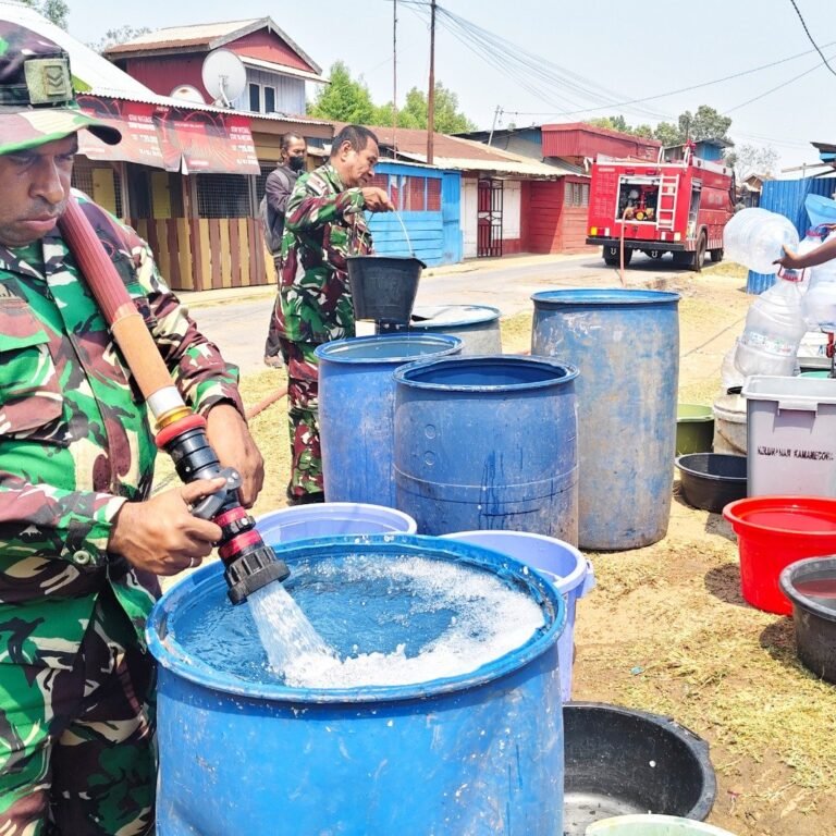 Bakti TNI: Kodim 1707/Merauke Salurkan 8.000 Liter Air ke Gudang Arang